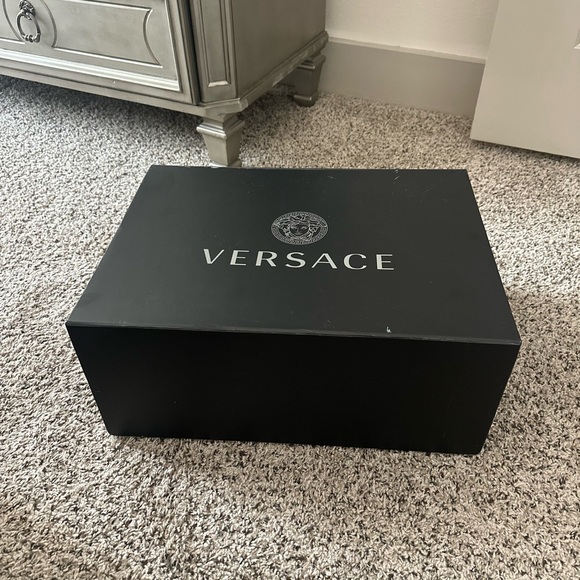VERSACE - Picture 10 of 10